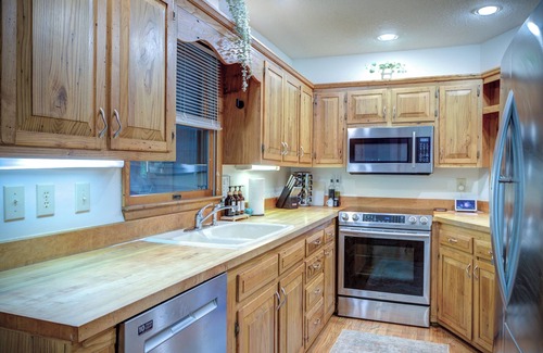 Fleetwood Cabin | Decked Out Bear Den - Hot Tub, Game Room, Dog Friendly