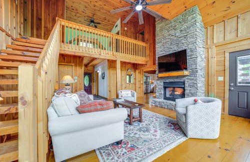 Waynesville House | Decks and Mountain Views Waynesville Getaway!