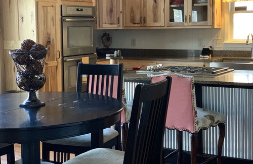 Helen House | DECKS, VIEWS, & NEAR MT. YONAH TRAIL HEAD, HOT TUB