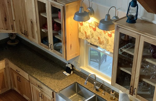 Helen House | DECKS, VIEWS, & NEAR MT. YONAH TRAIL HEAD, HOT TUB