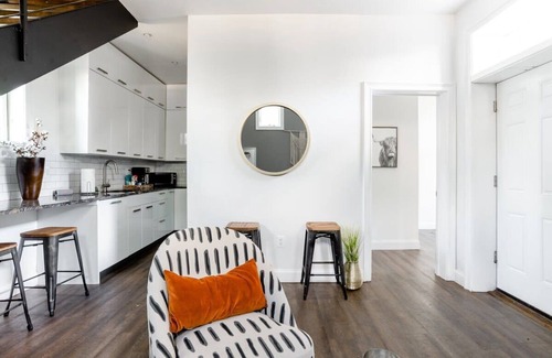Le Droit Park House | Decompress in the Zen Surroundings of a Cozy Carriage House