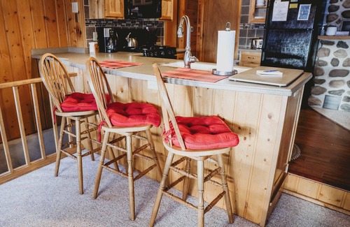Woodruff House | Decompression Zone: Secluded Retreat on Spider Lake