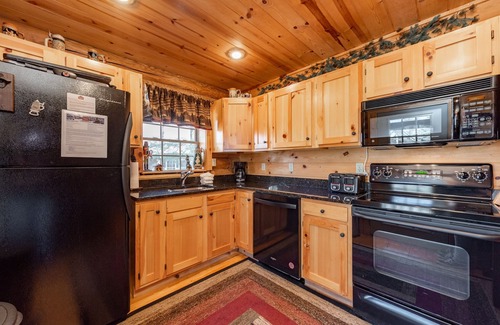 Thayerville Cabin | Deep Creek Cabin w/Fireplace & Year-Round Comfort