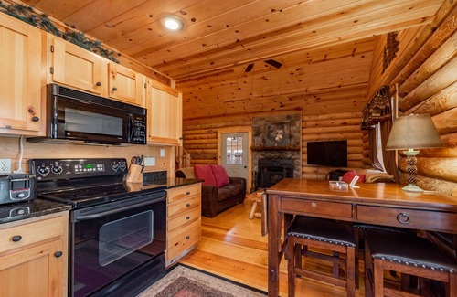Thayerville Cabin | Deep Creek Cabin w/Fireplace & Year-Round Comfort