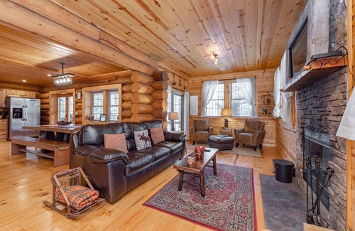 Thayerville Cabin | Deep Creek Hideaway w/Indoor Hot Tub