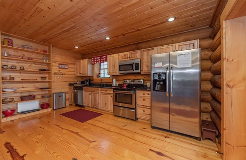 Thayerville Cabin | Deep Creek Hideaway w/Indoor Hot Tub