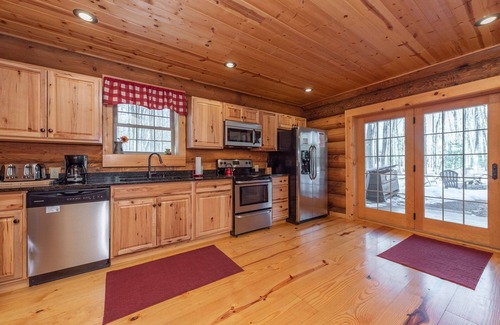 Thayerville Cabin | Deep Creek Hideaway w/Indoor Hot Tub