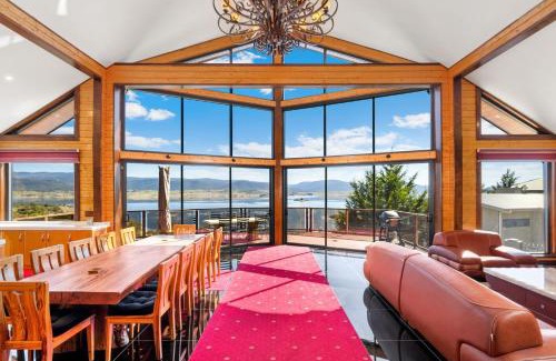 East Jindabyne House | Deepwater - 68 Kunama Drive