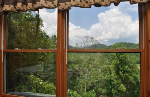 Waynesville Cabin | Deer Country Vacation Cabins #4 - Long Range View, Dogs Friendly