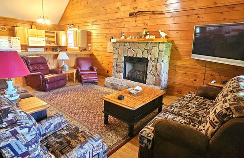 Waynesville Cabin | Deer Country Vacation Cabins #3 - Long Range View, Dogs Friendly