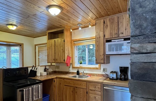 Magnetawan Cottage | Deer Cove - Private Cottage w/ Hot Tub, Large Dock. Pet-Friendly!
