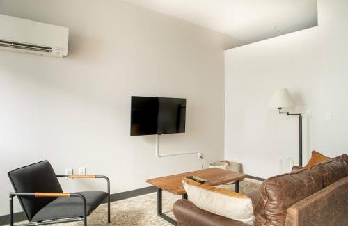 Westown Apartment | Deer District Studio Apt JC3 - One Block from Fiserv and Baird