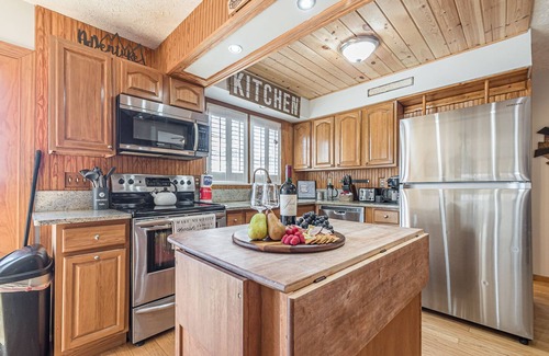 Helen Cabin | Deer Haven | Mountain View | Hot Tub | Vineyards | Pet Friendly