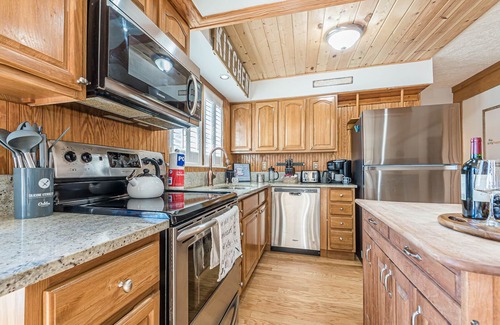 Helen Cabin | Deer Haven | Mountain View | Hot Tub | Vineyards | Pet Friendly
