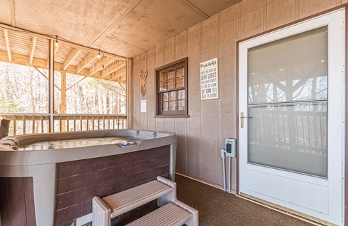 Helen Cabin | Deer Haven | Mountain View | Hot Tub | Vineyards | Pet Friendly