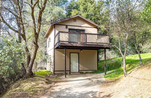 Oakhurst Cabin | Deer Heaven Two Story Cabin