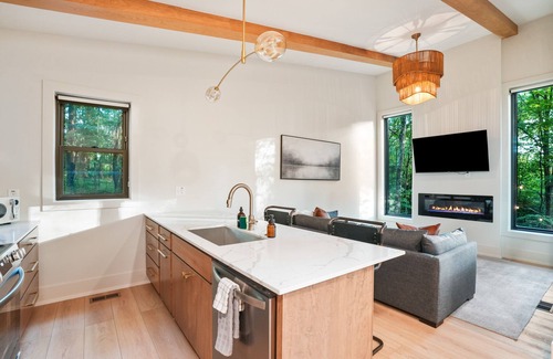 Rockbridge Cabin | Deer Hollow | Brand New | Covered Hot Tub