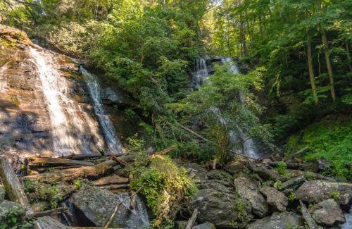 Sautee Nacoochee House | Deer Hollow