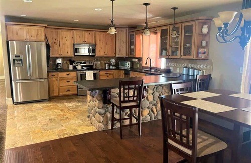 Twain Harte House | Deer Lodge – Beautiful, Spacious Home with Hot Tub