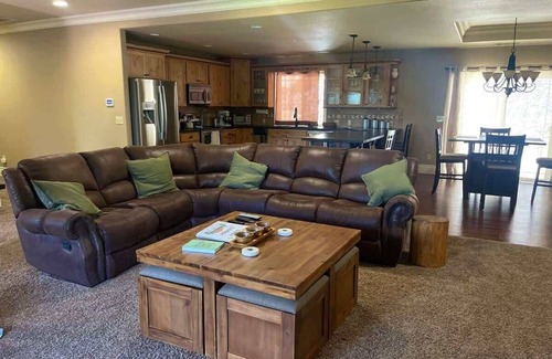 Twain Harte House | Deer Lodge – Beautiful, Spacious Home with Hot Tub