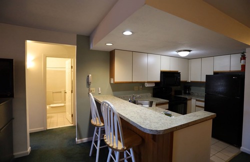 North Woodstock Condo | Deer Park 2 Bedroom with free shuttle to Loon Mountain! (DP170A)