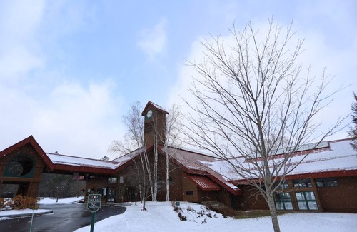North Woodstock Condo | Deer Park 2 Bedroom with free shuttle to Loon Mountain! (DP170A)