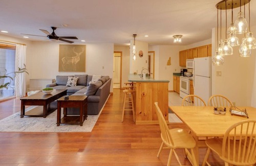 Lincoln House | Deer Park-Shuttle-Amenities