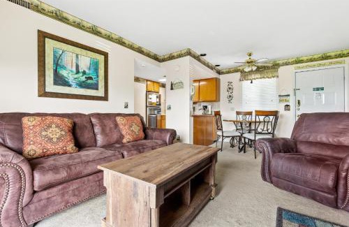 Gatlinburg - Pigeon Forge Apartment | Deer Ridge Mountain Resort D204
