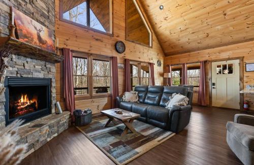 Morganton House | Deer Run I Dog Friendly Hot Tub Fire Pit Sleeps 6
