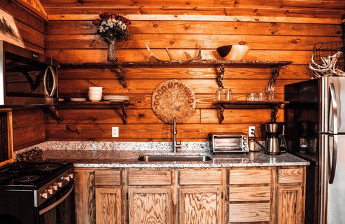 Mid America Cabin | Deer Run Treehouse - Starlight Haven