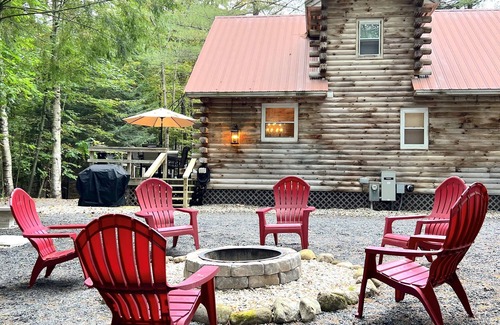 North Creek Cabin | Deer Trail Lodge, Forest Lodge with Hot Tub, Firepit & Fireplace Minutes to Gore
