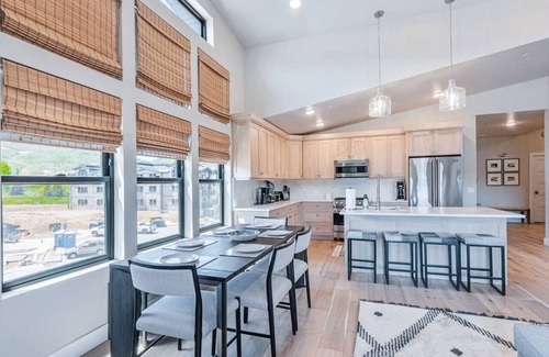 Heber Apartment | Deer Valley East Condo with Views of Ski Slopes