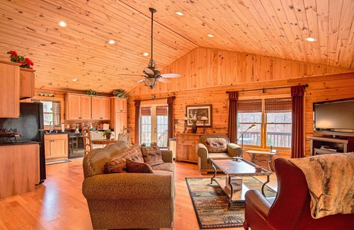 Rutherfordton Cabin | Deer Valley Luxe Cabin 4.3 Miles To T.I.E.C. (Hot Tub)