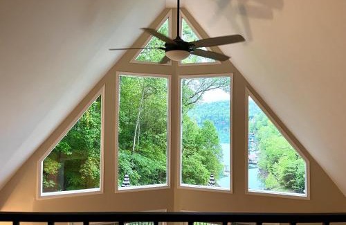 La Follette House | Deerfield Hideaway at Old Rocky home