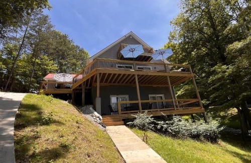 La Follette House | Deerfield Hideaway at Old Smokey home