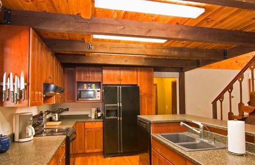 Mingo Cabin | DeerLite HotTub W/D Loft 15min to Ski Near Greenbrier & Elk River