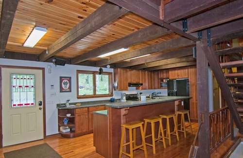 Mingo Cabin | DeerLite HotTub W/D Loft 15min to Ski Near Greenbrier & Elk River