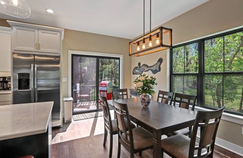 Indian Hills House | Deerpath Hill |Brand New Home |6 Re-Usable Passes to Fontana Beach Included (Less than a Mile Away)