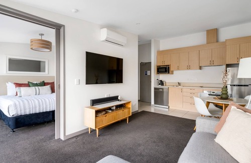 Queenstown Apartment | Deerwood Residence: A/C, BBQ, Lake Access & Parking