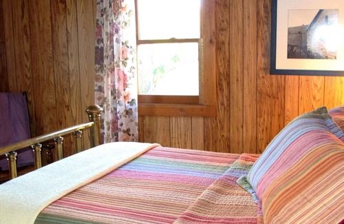 Lexington Cabin | DeHart Cabin: Romantic 1860 Log cabin Retreat!