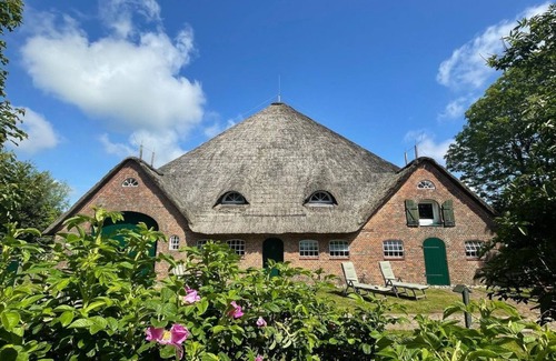 Vollerwiek Cottage | Deichschaf - Haubarg by the sea