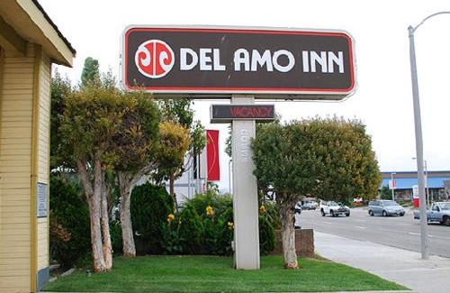 Delthorne Hotel | Del Amo Inn