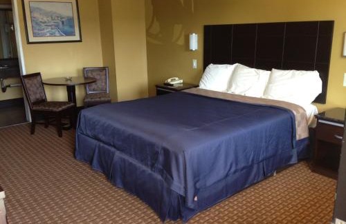 Delthorne Hotel | Del Amo Inn