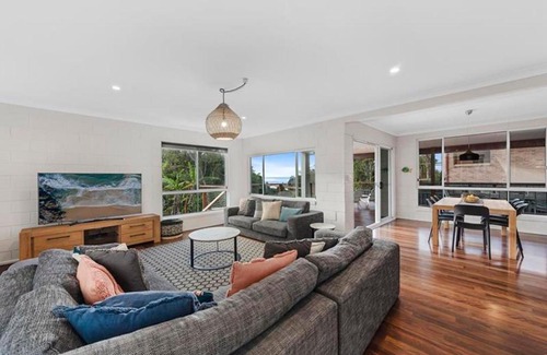 Emerald Beach House | Del Boca Vista