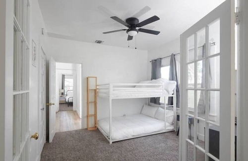 Tower District House | Del Mar Combined - Charming 2HOMES I 600Mbps Walk to Tower District