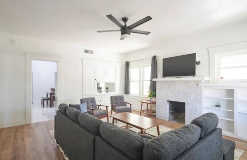 Tower District House | Del Mar Combined - Charming 2HOMES I 600Mbps Walk to Tower District