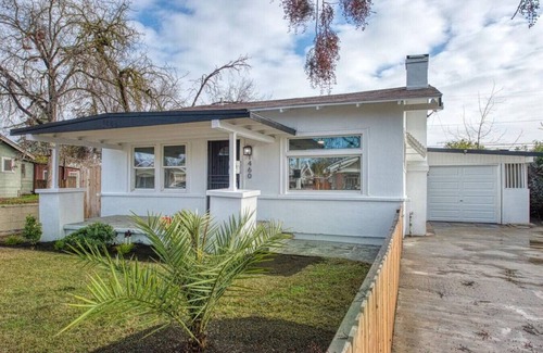 Raisin House | Del Mar Studio · Charming Studio I 600Mbps Walk to Tower District