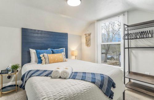 Central Colorado Springs House | Del Norte Deluxe! Downtown King Top Attractions
