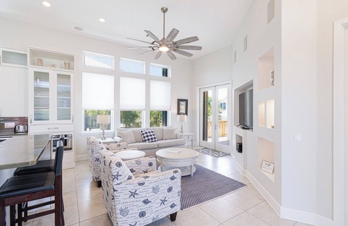 Villa Primera House | Del Sol-Outdoor Oasis with Pool and Hot Tub