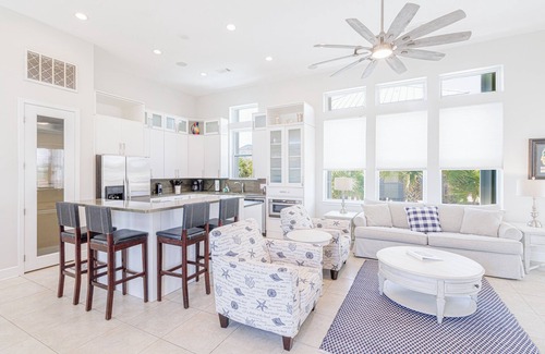 Villa Primera House | Del Sol-Outdoor Oasis with Pool and Hot Tub